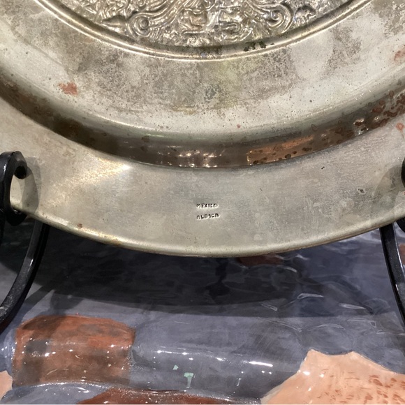 Vintage - Mayan / Aztec Calendar Wall Hang - Silver or Brass with Abalone Shell - Picture 6 of 9